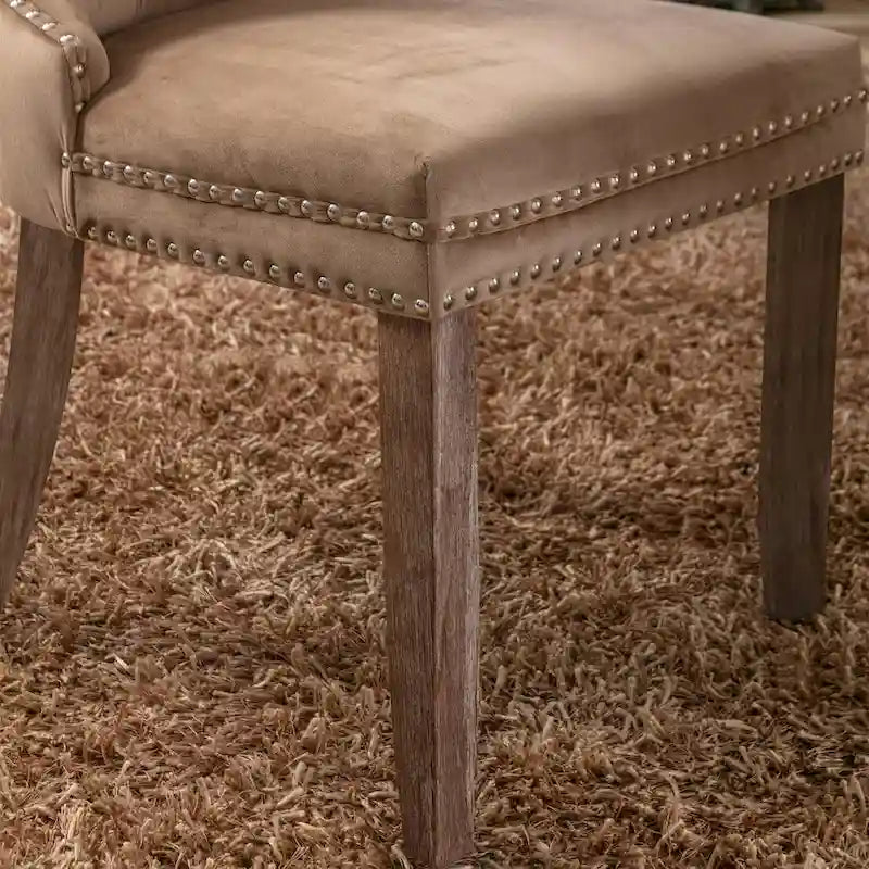 Chaise de salle à manger contemporaine haut de gamme en velours capitonné avec pieds en bois et clous décoratifs, lot de 2 pièces.