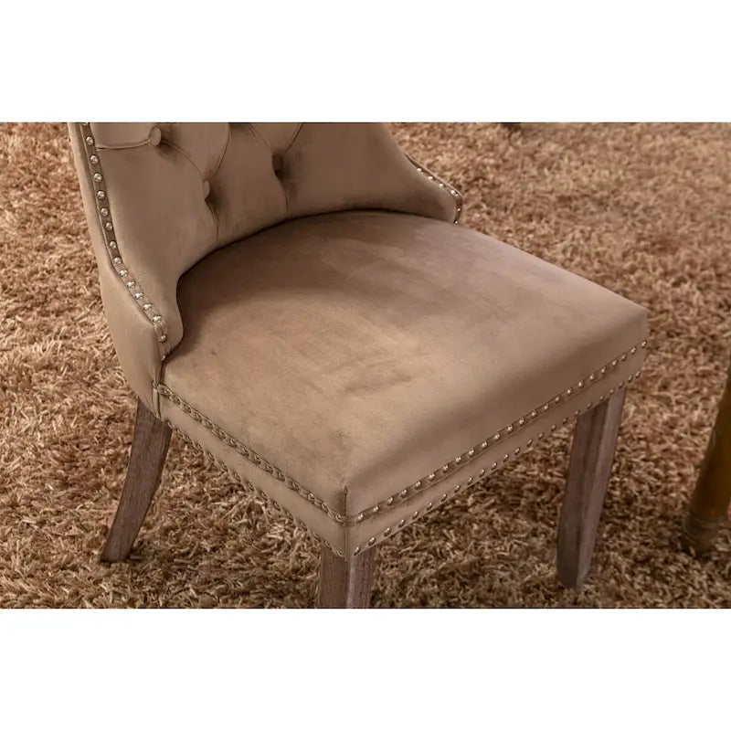 Chaise de salle à manger contemporaine haut de gamme en velours capitonné avec pieds en bois et clous décoratifs, lot de 2 pièces.